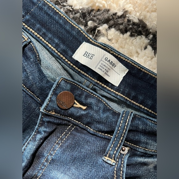 LIKE NEW!! WOMENS BUCKLE JEANS | ๐๐๐๐๐ฒ ๐๐ฎ๐ซ๐ฏ๐ฒ ๐๐ง๐ค๐ฅ๐ ๐๐ค๐ข๐ง๐ง๐ฒ ๐๐๐๐ง - Picture 3 of 6